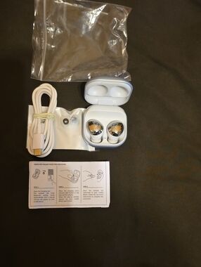 Samsung White Charging Case with Silver Chrome True Wireless Earbuds
